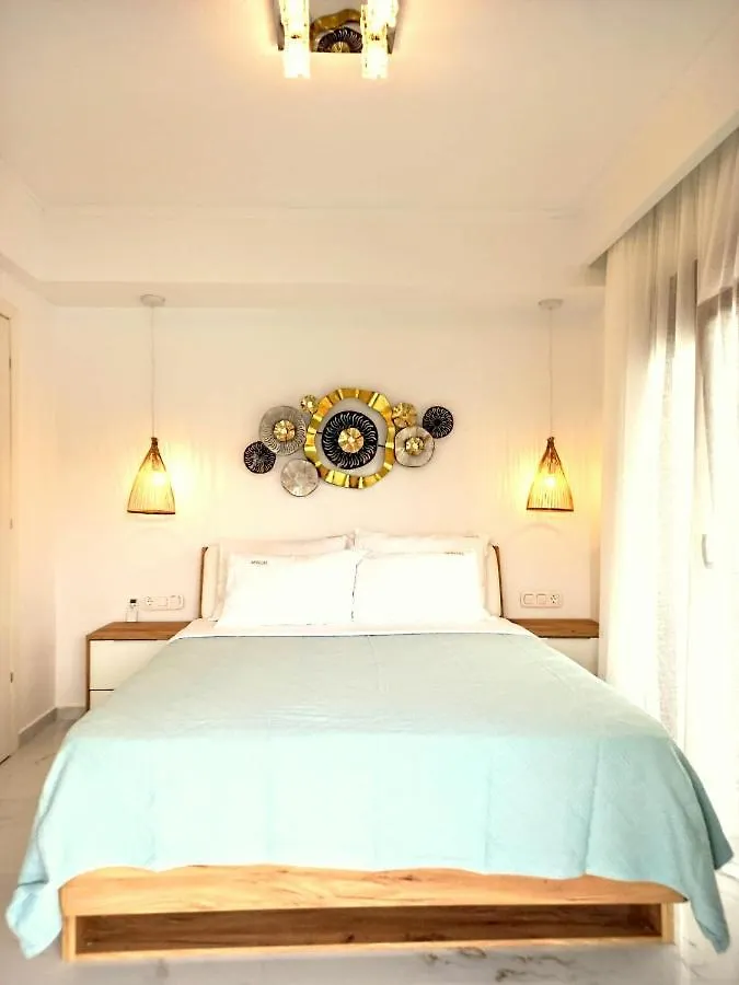 Lux Suite Sea Front Avra Pefkochori 0*,